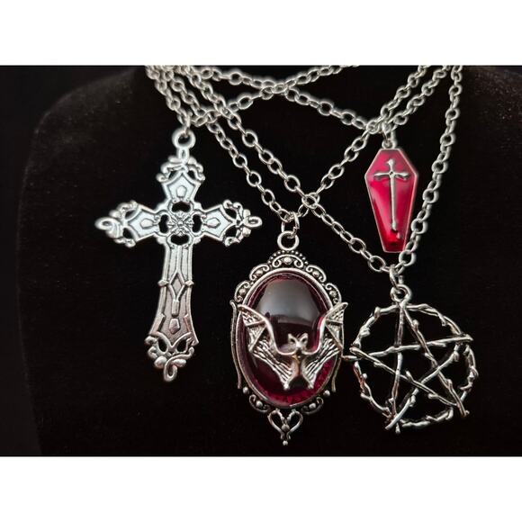 4pcs Vintage Bat, Faux, Coffin, Arrow, Red Heart, Star Pendant Necklace Set, - Picture 5 of 5